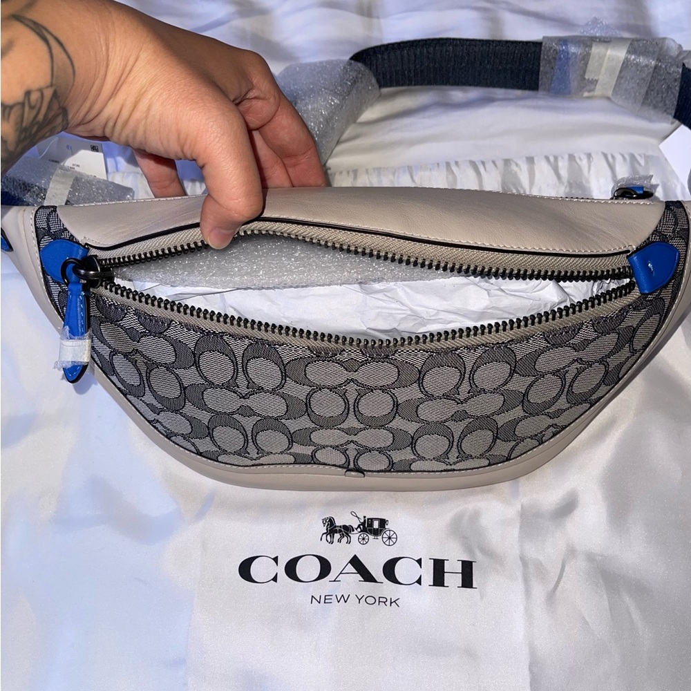 Coach Cream and Blue Belt Bag - Picture 3 of 6